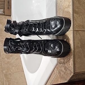 Size 9 black boot heels super cute pn